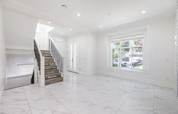 172 Ontario Place Main