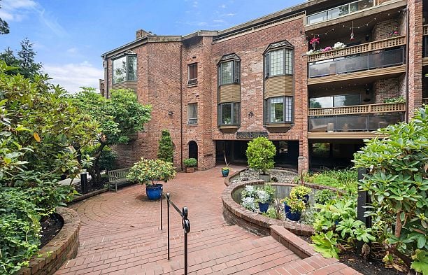 101 2320 W 40th Avenue Kerrisdale