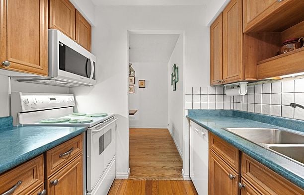 101 2320 W 40th Avenue Kerrisdale