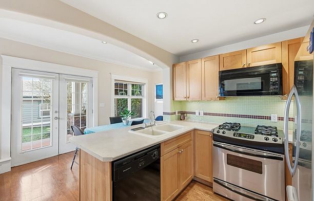 3662 Oak Street Cambie