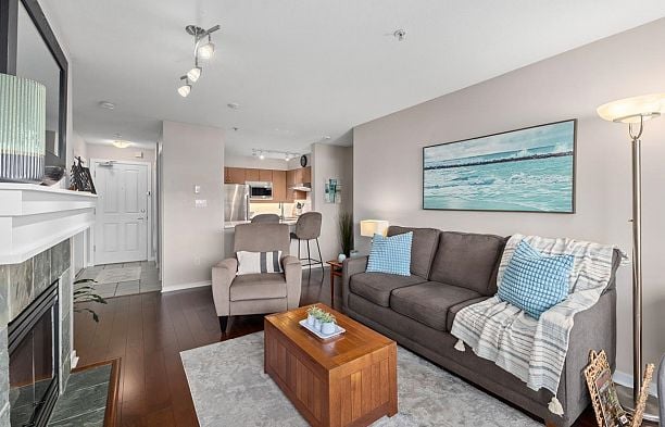 308 3161 W 4th Avenue Kitsilano
