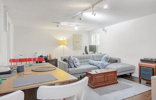 2903 W 42nd Avenue Kerrisdale