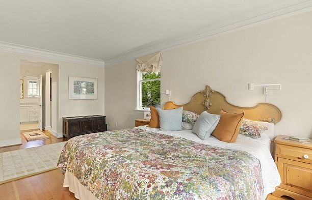 2527 W 37th Avenue MacKenzie Heights