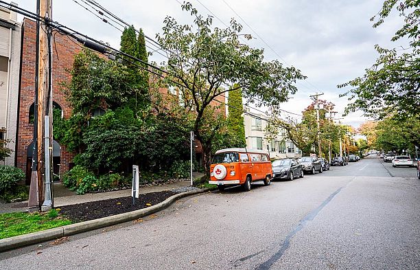 2 973 W 7th Avenue Fairview VW