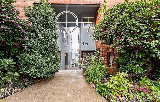 2 973 W 7th Avenue Fairview VW