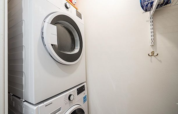 2 973 W 7th Avenue Fairview VW