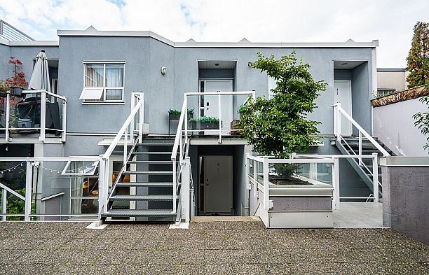 2 973 W 7th Avenue Fairview VW