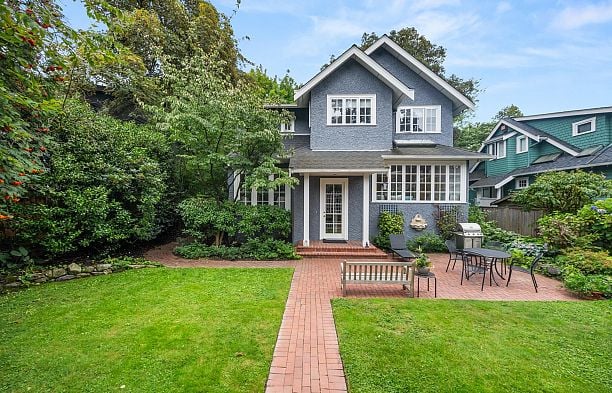 2527 W 37th Avenue MacKenzie Heights