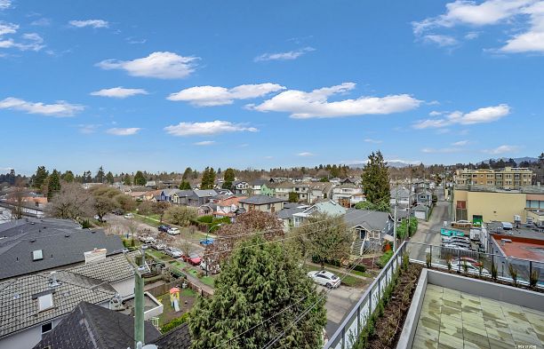 708 8415 Granville Street S.W. Marine