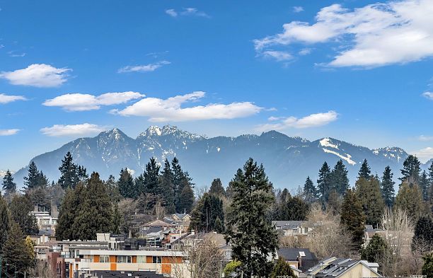 702 8415 Granville Street S.W. Marine