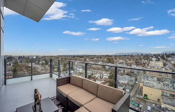 1001 8415 Granville Street S.W. Marine