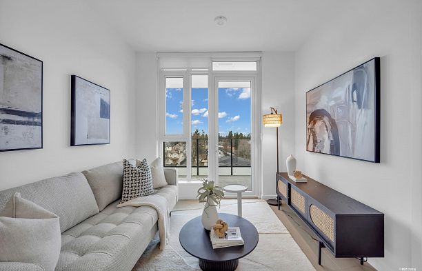 708 8415 Granville Street S.W. Marine