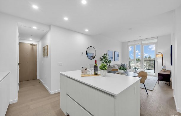 708 8415 Granville Street S.W. Marine