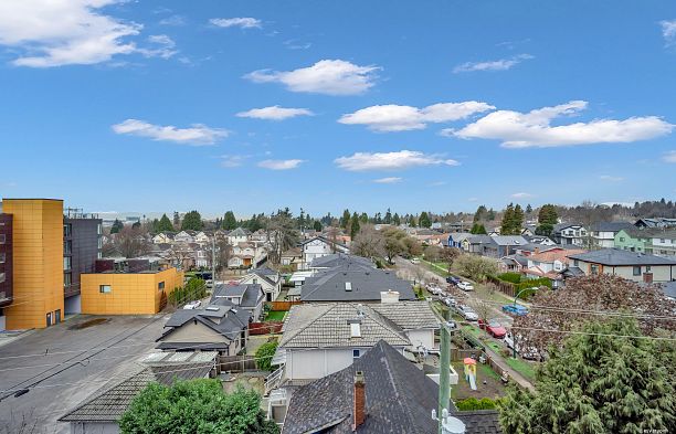 708 8415 Granville Street S.W. Marine