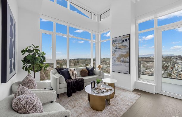 1001 8415 Granville Street S.W. Marine