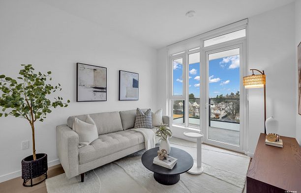 708 8415 Granville Street S.W. Marine