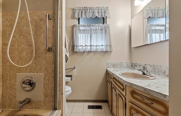 352 E 38th Avenue Main