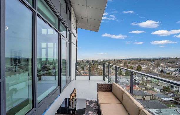 1001 8415 Granville Street S.W. Marine