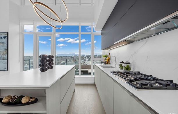 1001 8415 Granville Street S.W. Marine