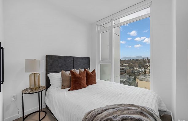 702 8415 Granville Street S.W. Marine