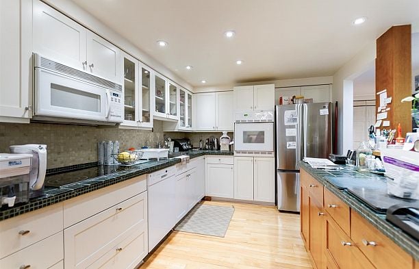 10 1425 Lamey's Mill Road False Creek