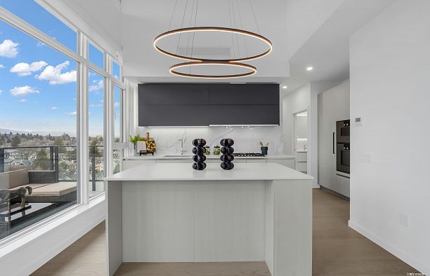 1001 8415 Granville Street S.W. Marine