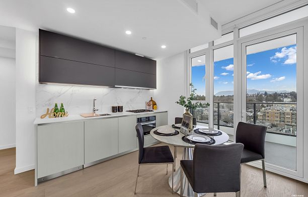 702 8415 Granville Street S.W. Marine