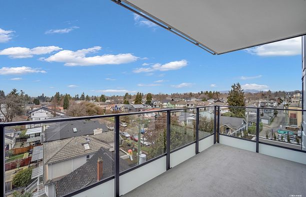 708 8415 Granville Street S.W. Marine