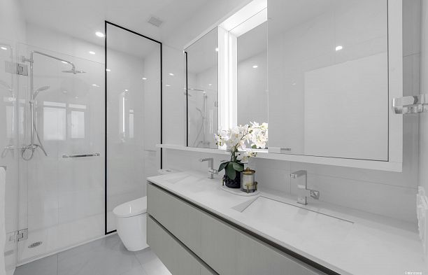 1001 8415 Granville Street S.W. Marine