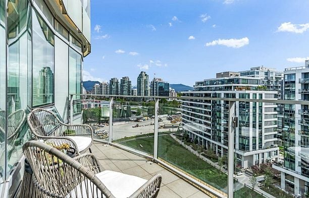 1005 1661 Ontario Street False Creek