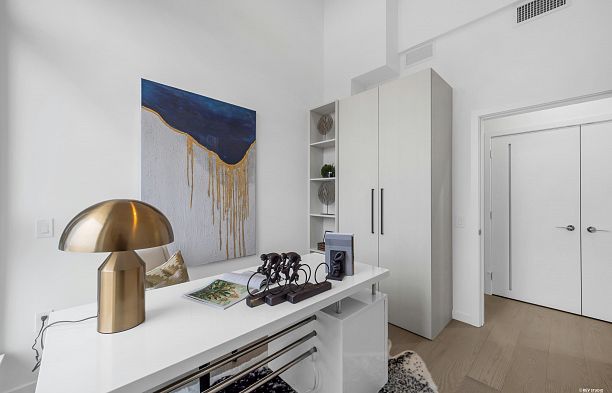 1001 8415 Granville Street S.W. Marine