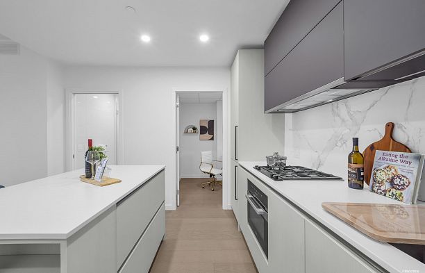 708 8415 Granville Street S.W. Marine