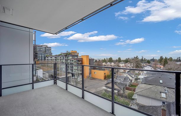 708 8415 Granville Street S.W. Marine