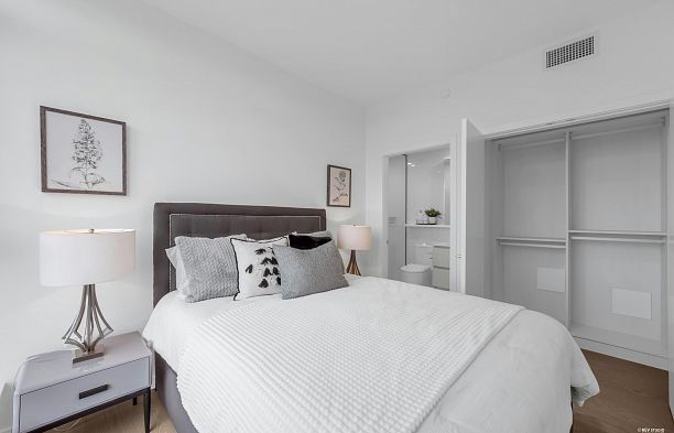 702 8415 Granville Street S.W. Marine