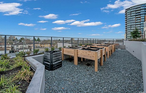 304 8415 Granville Street S.W. Marine