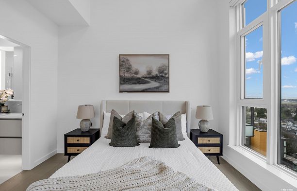 1001 8415 Granville Street S.W. Marine