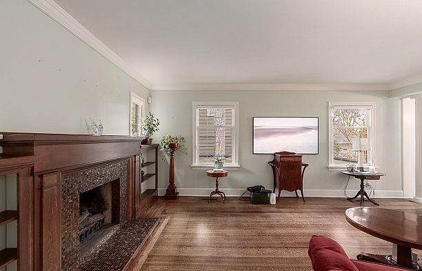 6137 Mccleery Street Kerrisdale