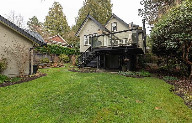 6137 Mccleery Street Kerrisdale