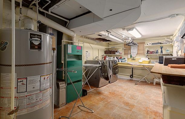 6137 Mccleery Street Kerrisdale