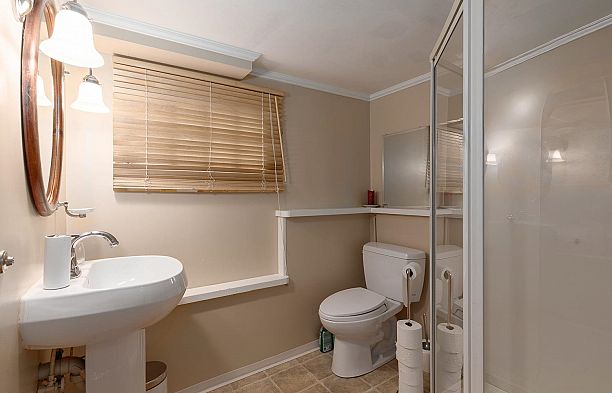 6137 Mccleery Street Kerrisdale