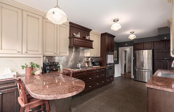 6137 Mccleery Street Kerrisdale