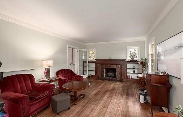 6137 Mccleery Street Kerrisdale