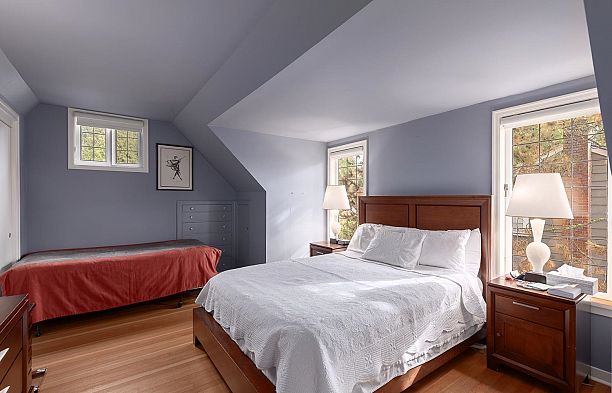 6137 Mccleery Street Kerrisdale