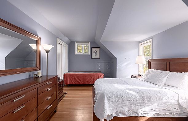 6137 Mccleery Street Kerrisdale