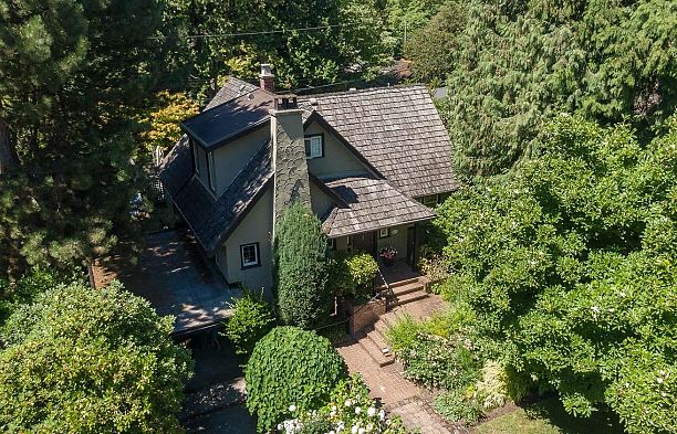 6137 Mccleery Street Kerrisdale