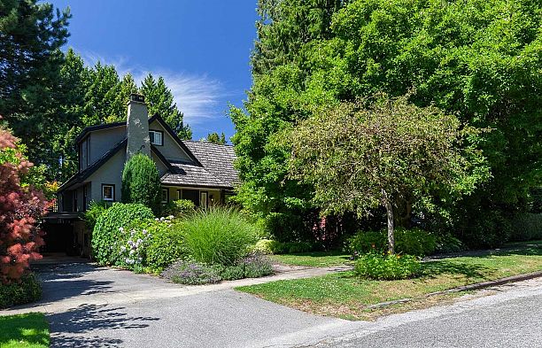 6137 Mccleery Street Kerrisdale