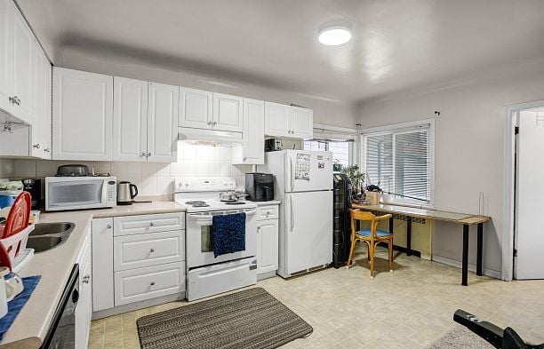 285 E 48th Avenue Main