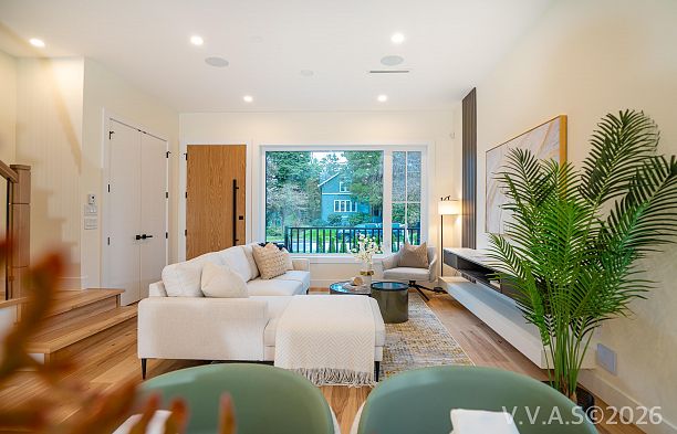 2837 W 31st Avenue MacKenzie Heights