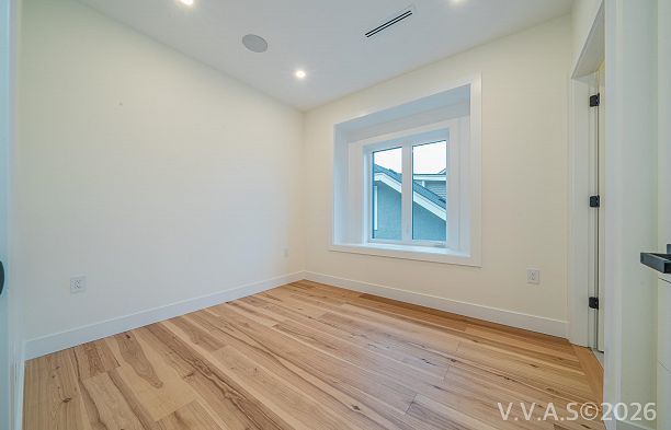 2837 W 31st Avenue MacKenzie Heights