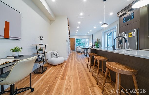 2837 W 31st Avenue MacKenzie Heights